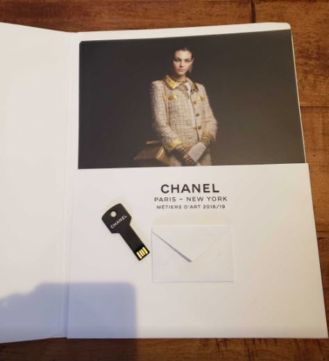 Chanel Paris - New York Metiers D'art 2018/19 w/ USB – NeverDieMedia